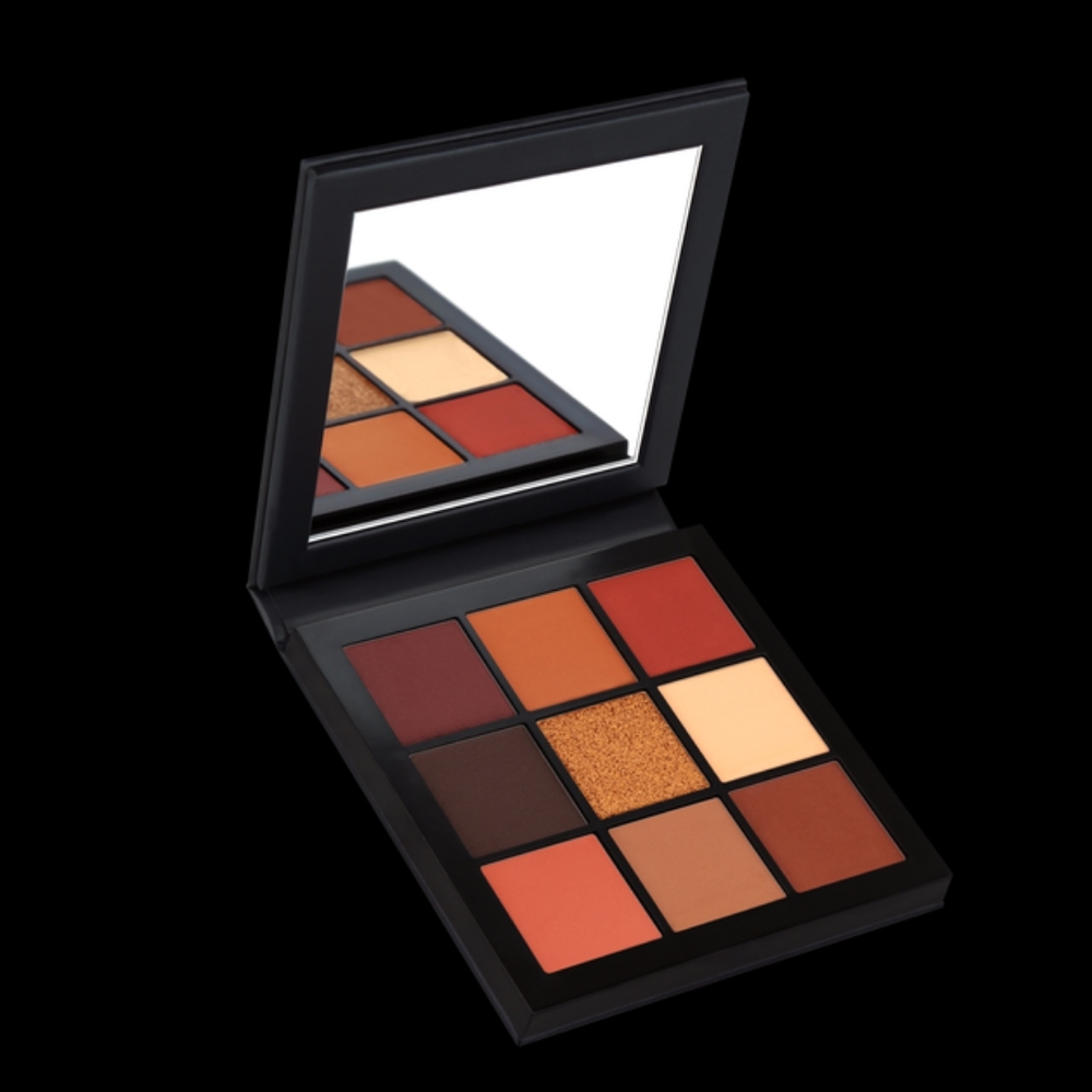 Huda beauty eye shadow pallet